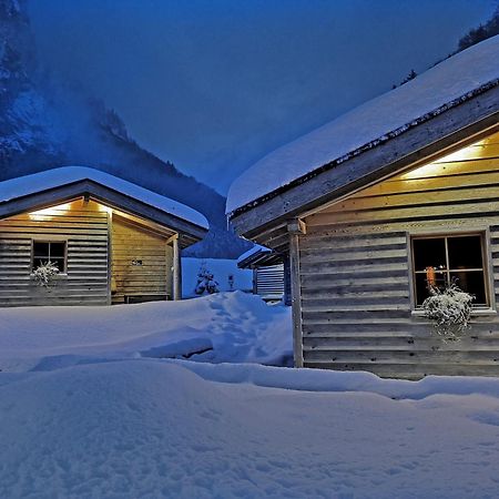 Huettenhotel Husky Lodge Muotathal ภายนอก รูปภาพ