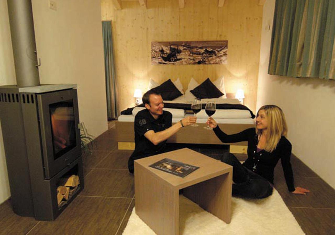 Huettenhotel Husky Lodge Muotathal ภายนอก รูปภาพ