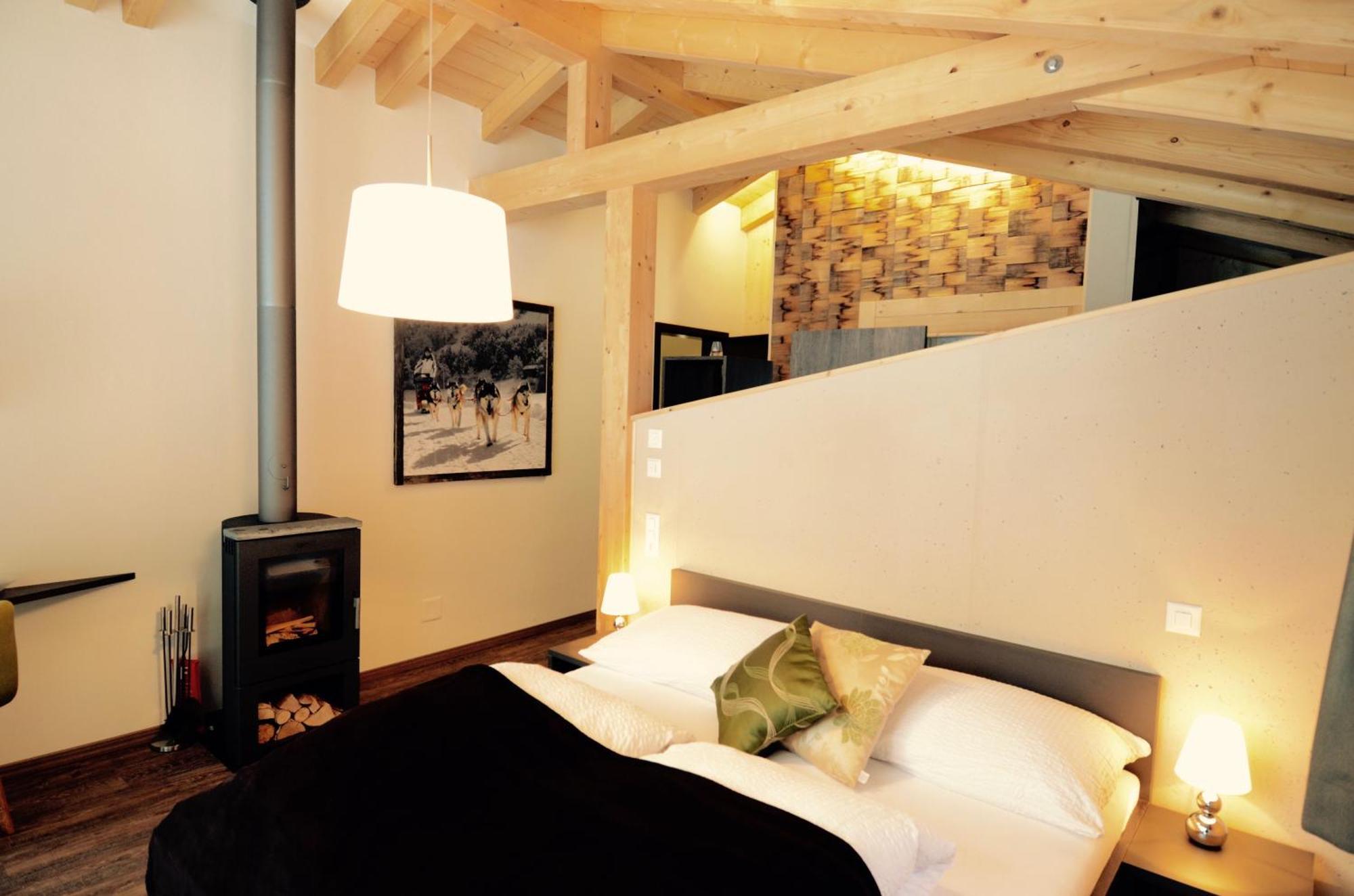 Huettenhotel Husky Lodge Muotathal ภายนอก รูปภาพ
