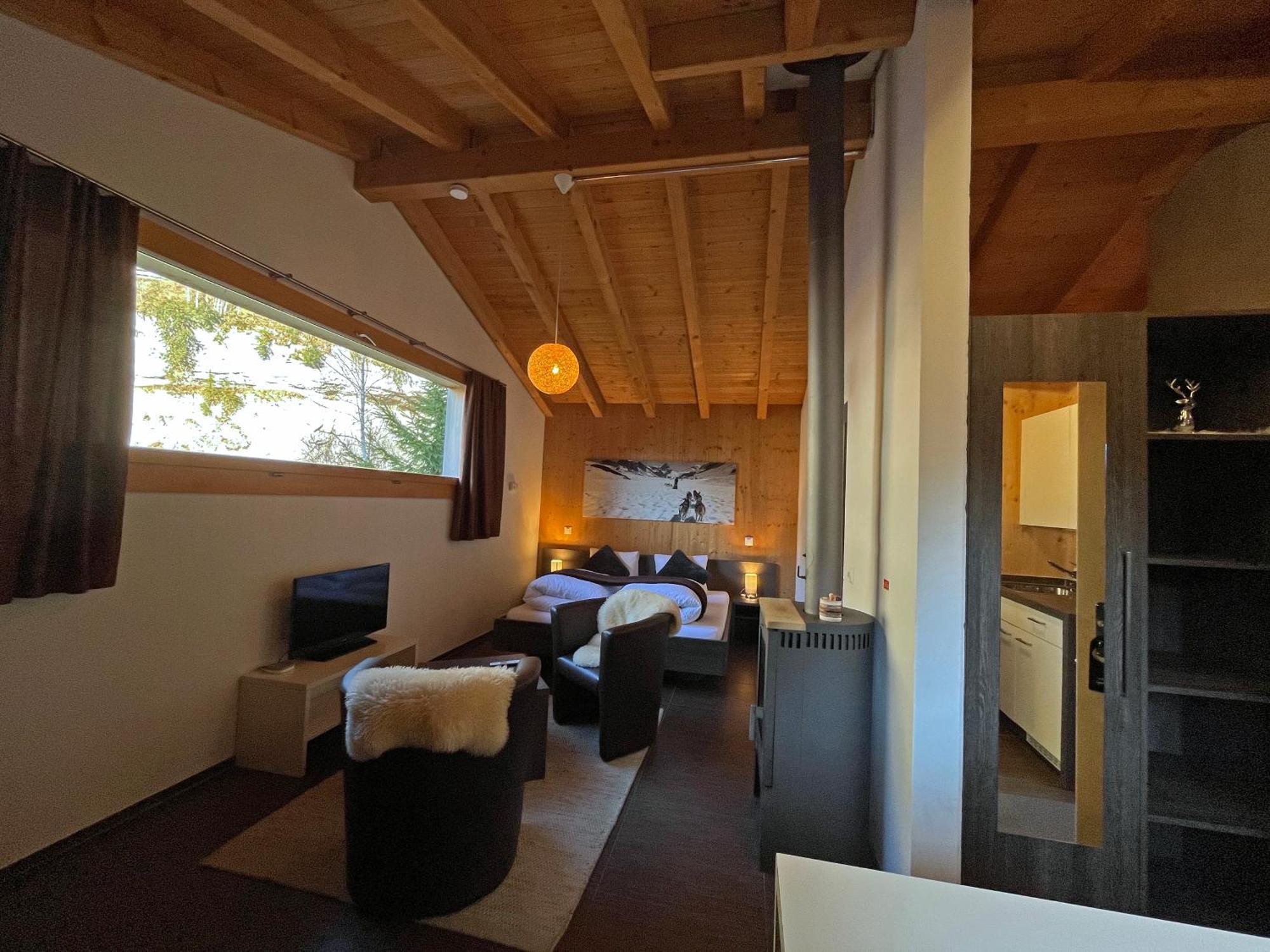 Huettenhotel Husky Lodge Muotathal ภายนอก รูปภาพ