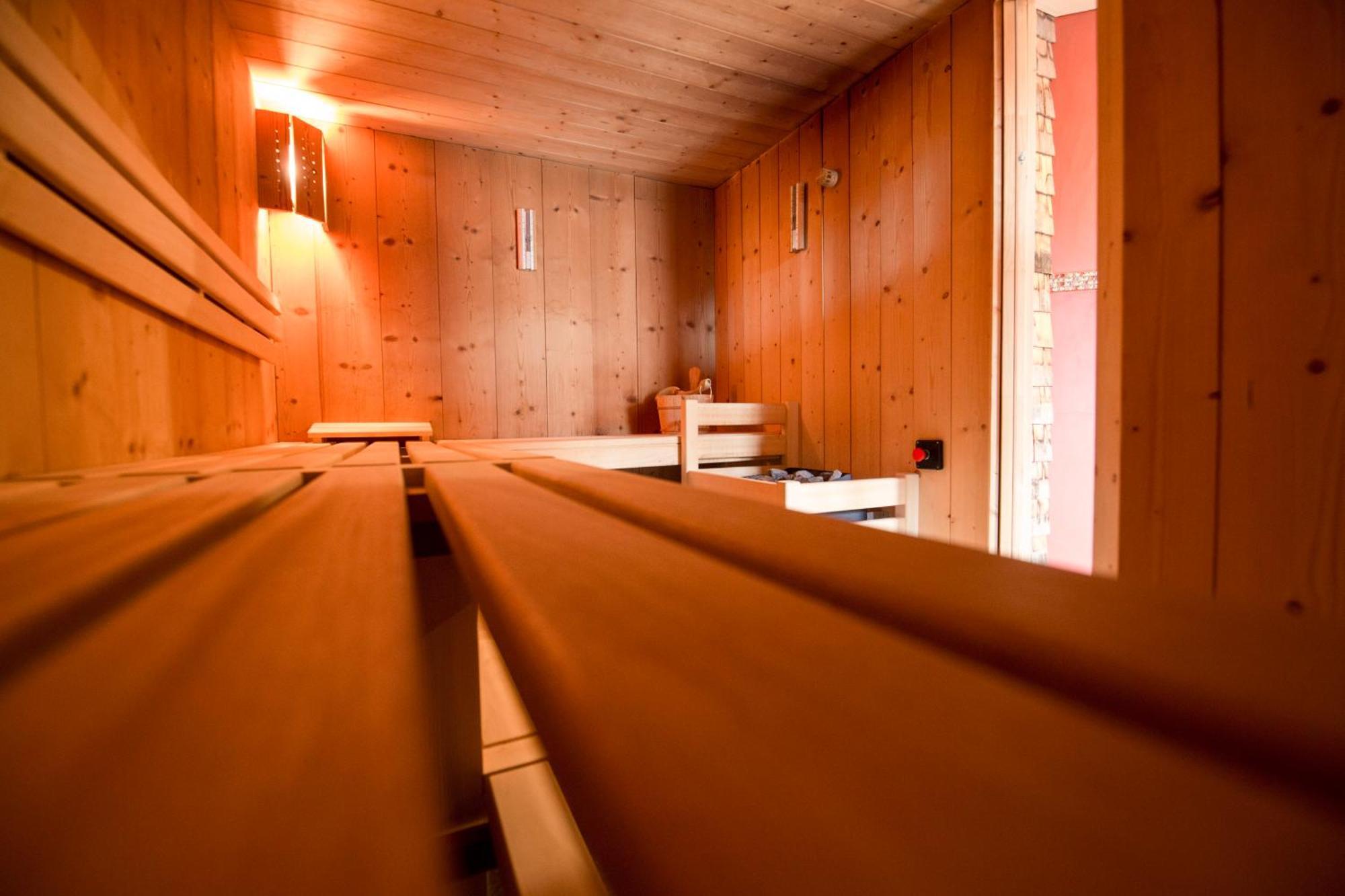 Huettenhotel Husky Lodge Muotathal ภายนอก รูปภาพ