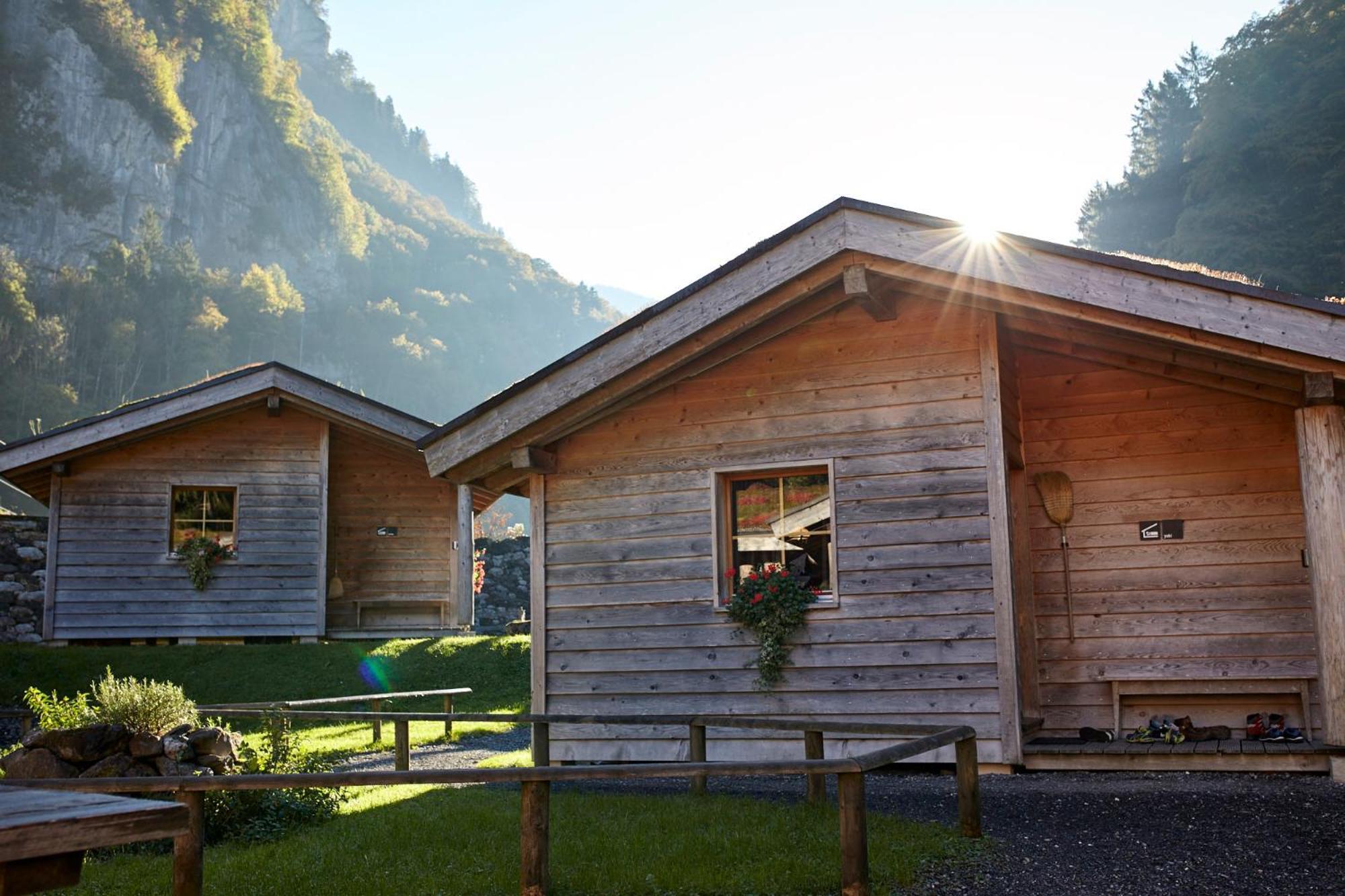 Huettenhotel Husky Lodge Muotathal ภายนอก รูปภาพ