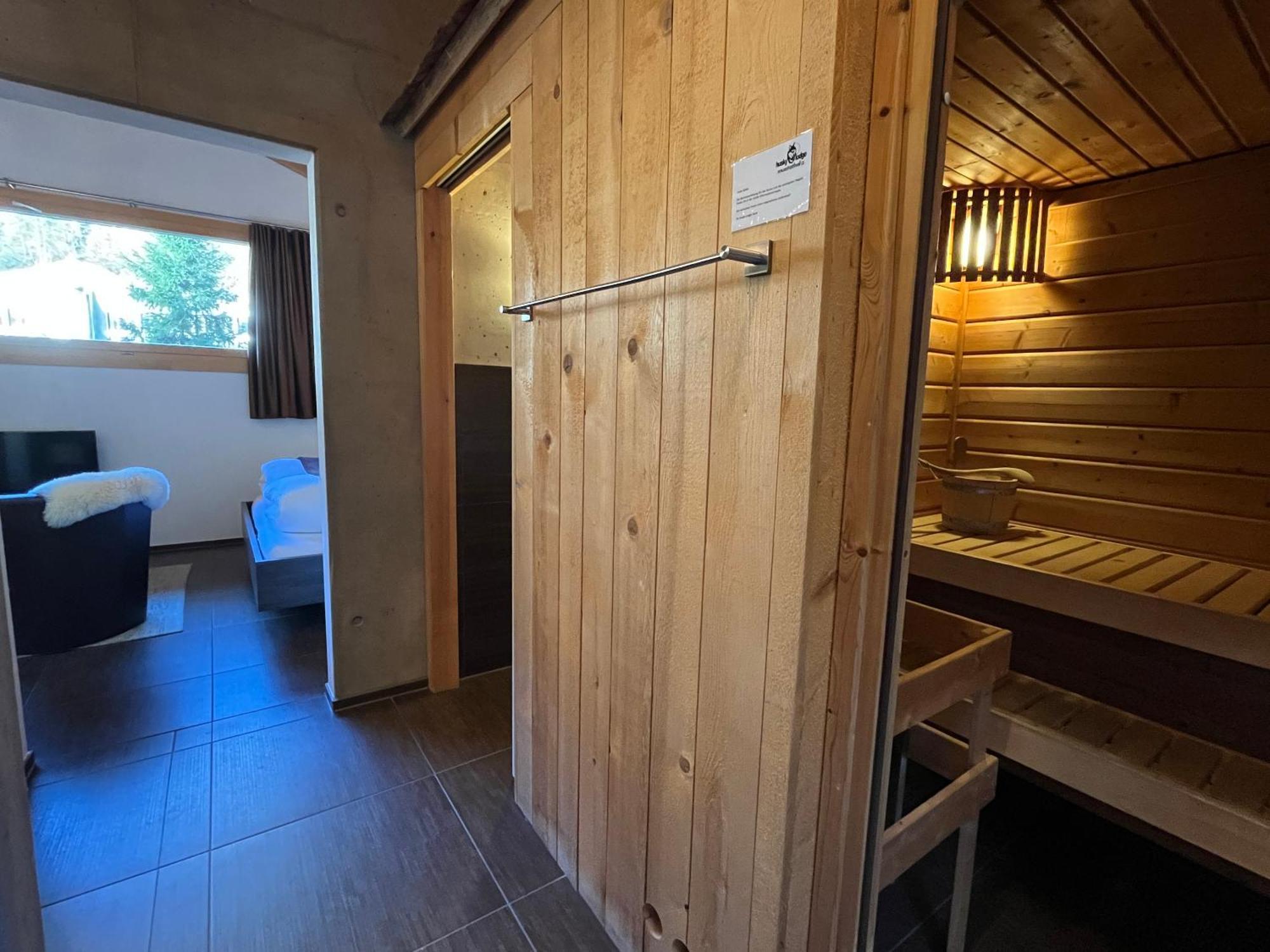 Huettenhotel Husky Lodge Muotathal ภายนอก รูปภาพ