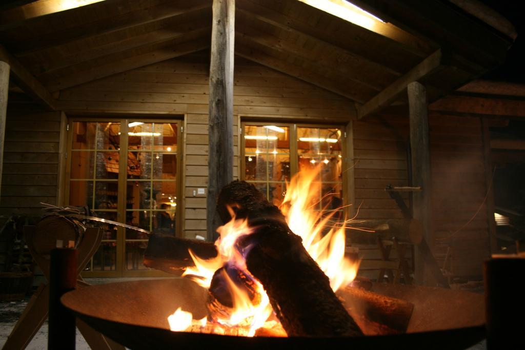 Huettenhotel Husky Lodge Muotathal ภายนอก รูปภาพ